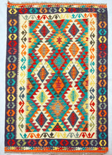 Carica l'immagine nel visualizzatore di Gallery, Kilim Kaudani Lana Hand Made In Afganistan 180x129 CM (Galleriafarah1970)
