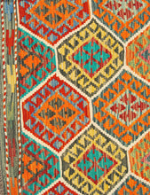 Lade das Bild in den Galerie-Viewer, Kilim Kaudani Lana Hand Made In Afganistan 180x131 CM (Galleriafarah1970)
