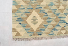 Carica l&#39;immagine nel visualizzatore di Gallery, Kilim Kaudani Lana Hand Made In Afganistan 188x149 CM (Galleriafarah1970)
