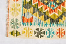 Lade das Bild in den Galerie-Viewer, Kilim Kaudani Lana Hand Made In Afganistan 126x94 CM (Galleriafarah1970)

