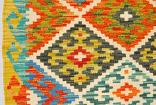 Lade das Bild in den Galerie-Viewer, Kilim Kaudani Lana Hand Made In Afganistan 133x83 CM (Galleriafarah1970)
