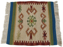Carica l'immagine nel visualizzatore di Gallery, 40x40 CM Tappetino Kilim India Occasione Lana Cotone #GalleriaFarah1970
