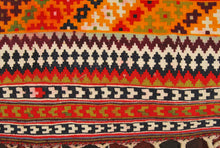 Lade das Bild in den Galerie-Viewer, Kilim Original Authentic Hand Made 150x45 CM
