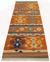 Carica l'immagine nel visualizzatore di Gallery, kilim indiano moderno autentico originale 198x69 cm

