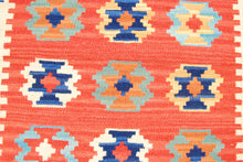 Carica l&#39;immagine nel visualizzatore di Gallery, kilim indiano moderno autentico originale 198x69 cm
