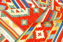 Carica l&#39;immagine nel visualizzatore di Gallery, kilim moderno autentico originale 244x168 cm
