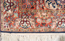 Lade das Bild in den Galerie-Viewer, Original Authentic Hand Made Carpet India Serinegar 152x90 CM
