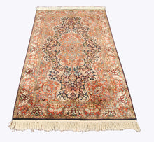 Carica l'immagine nel visualizzatore di Gallery, Original Authentic Hand Made Carpet India Serinegar 152x90 CM
