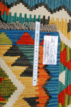Carica l'immagine nel visualizzatore di Gallery, Kilim Kaudani Afganistan 92x62 CM (Galleriafarah1970) 
