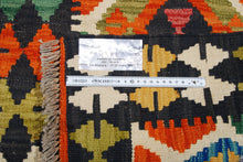 Carica l'immagine nel visualizzatore di Gallery, Kilim Kaudani Afganistan 93x63 CM (Galleriafarah1970) 
