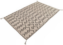 Load image into Gallery viewer, Kilim autentico, originale e fatto a mano 140x70 CM
