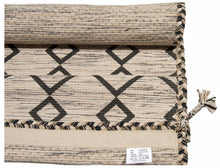Load image into Gallery viewer, Kilim autentico, originale e fatto a mano 140x70 CM
