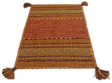 Carica l'immagine nel visualizzatore di Gallery, Kilim Lory tribal 100% Cotone, indiano, fatto a mano 130x65 cm

